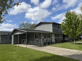 716 Se 9th St - Photo 1 of 1