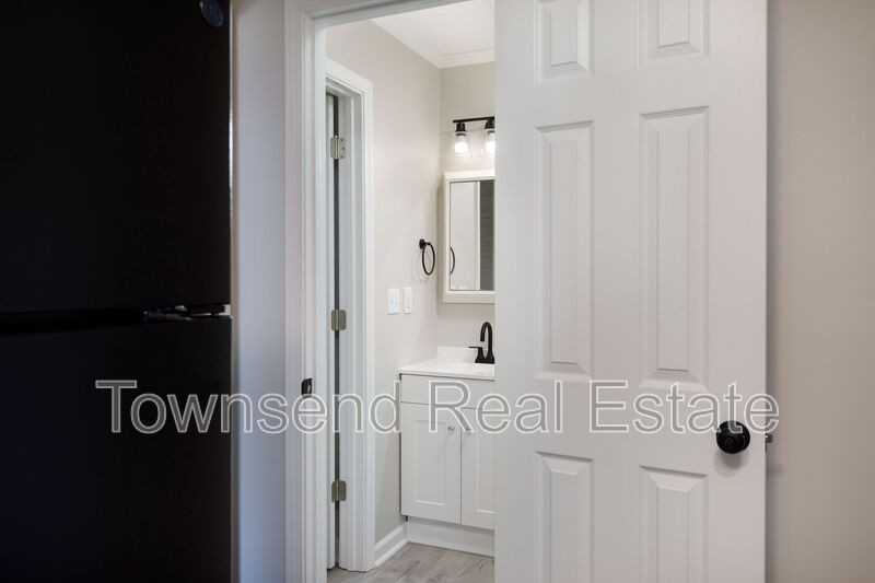 5866 - Photo 5 of 16