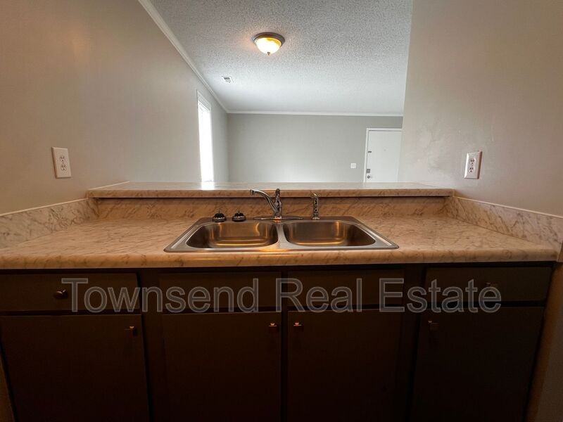 5846 - Photo 5 of 13