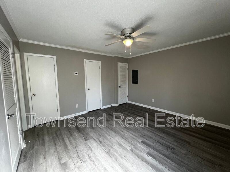 5846 - Photo 7 of 13