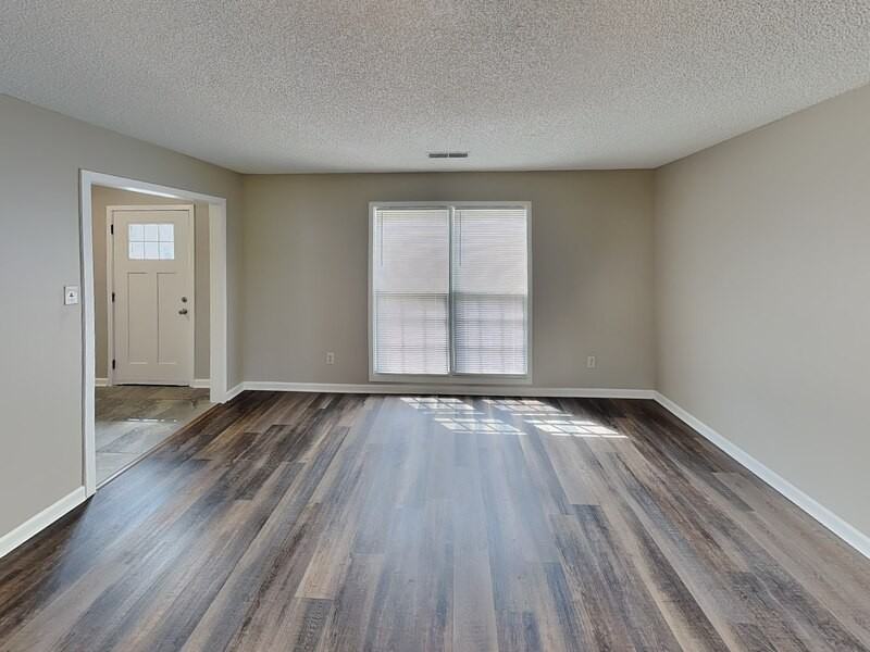 1017 Hawkview Dr - Photo 2 of 25