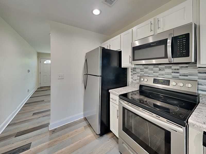 219 12th St W - Photo 4 of 10