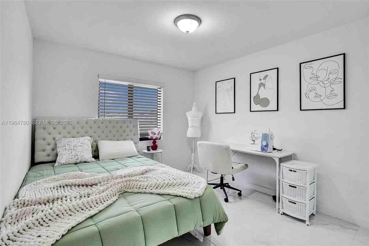 1712 Northwest 76th Terrace #1712 - Photo 7 of 27