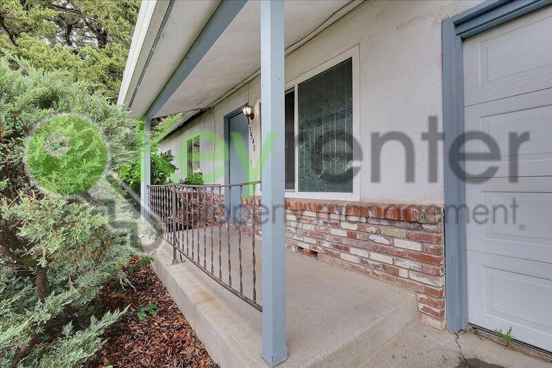 3540 Grant Park Dr - Photo 2 of 25