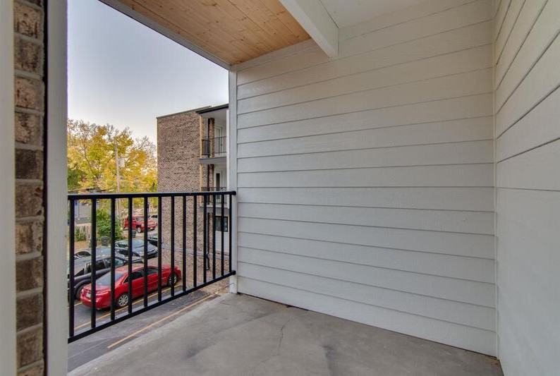 1130 W 11th St - Photo 3 of 13