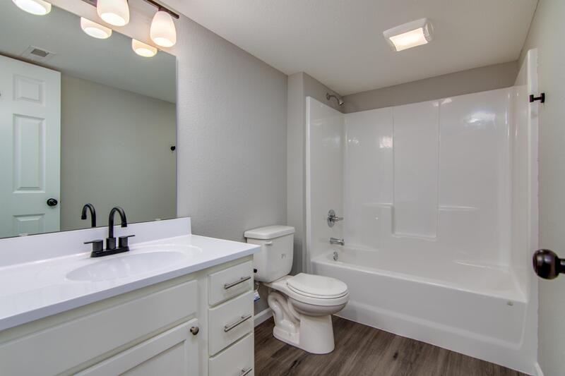 1130 W 11th St - Photo 5 of 13