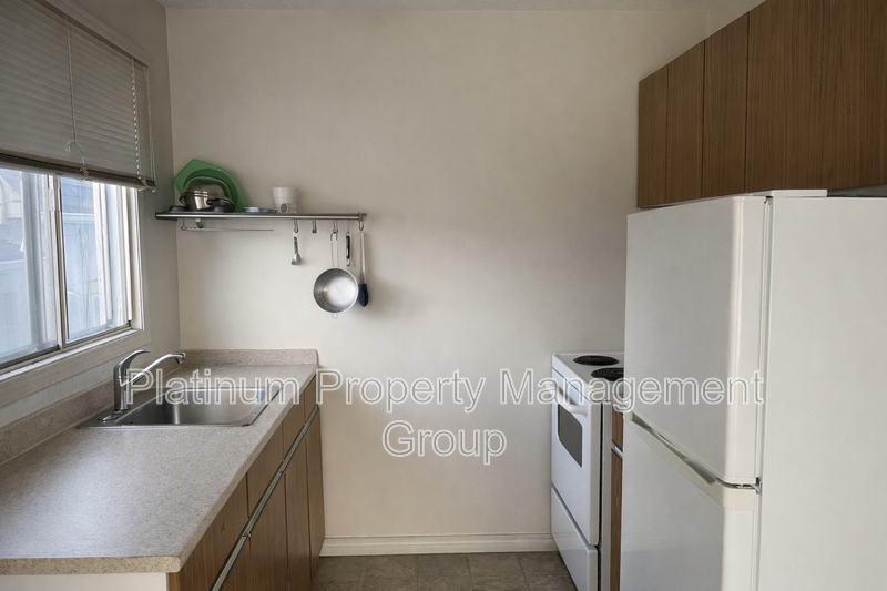 923 3 Ave Nw #102 - Photo 5 of 6