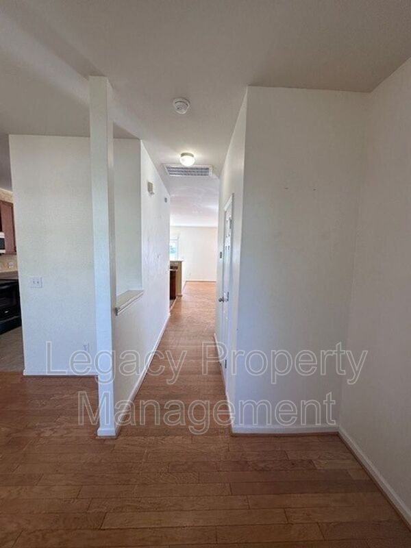 1608 Brambleton Ct - Photo 2 of 14