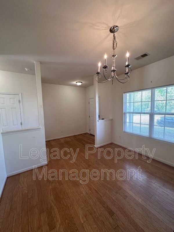 1608 Brambleton Ct - Photo 3 of 14