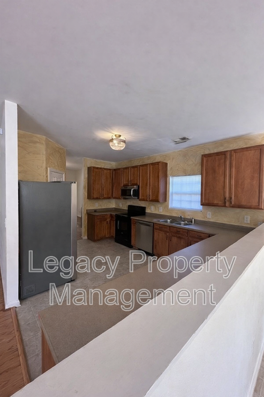 1608 Brambleton Ct - Photo 4 of 14