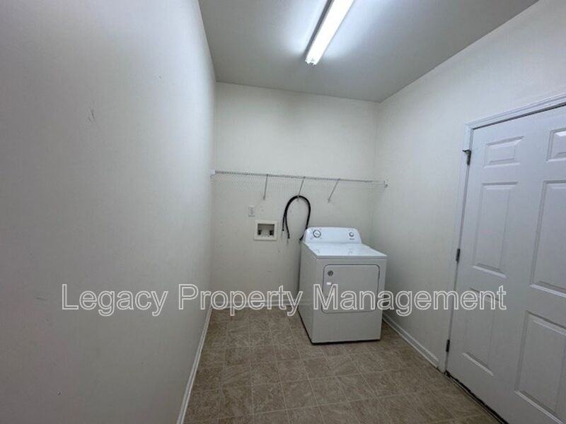 1608 Brambleton Ct - Photo 7 of 14