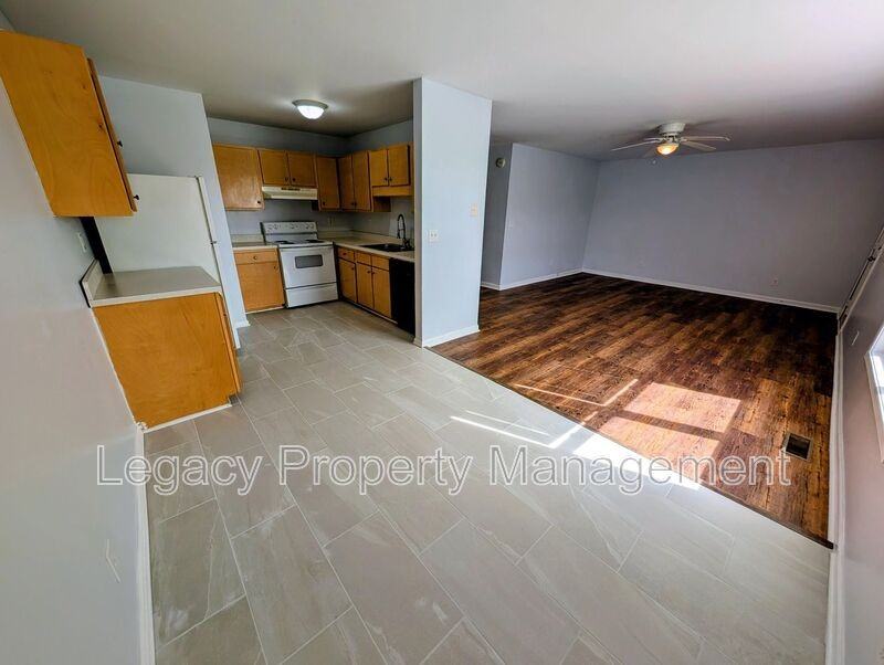 527 S Anthony St - Photo 2 of 11