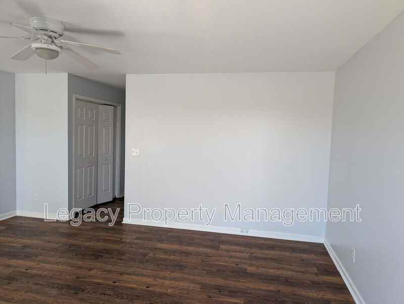 527 S Anthony St - Photo 4 of 11