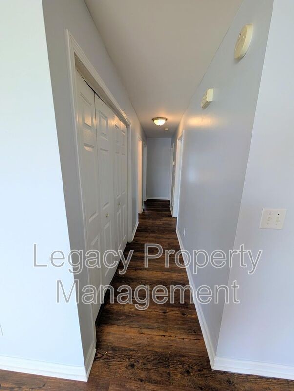 527 S Anthony St - Photo 5 of 11
