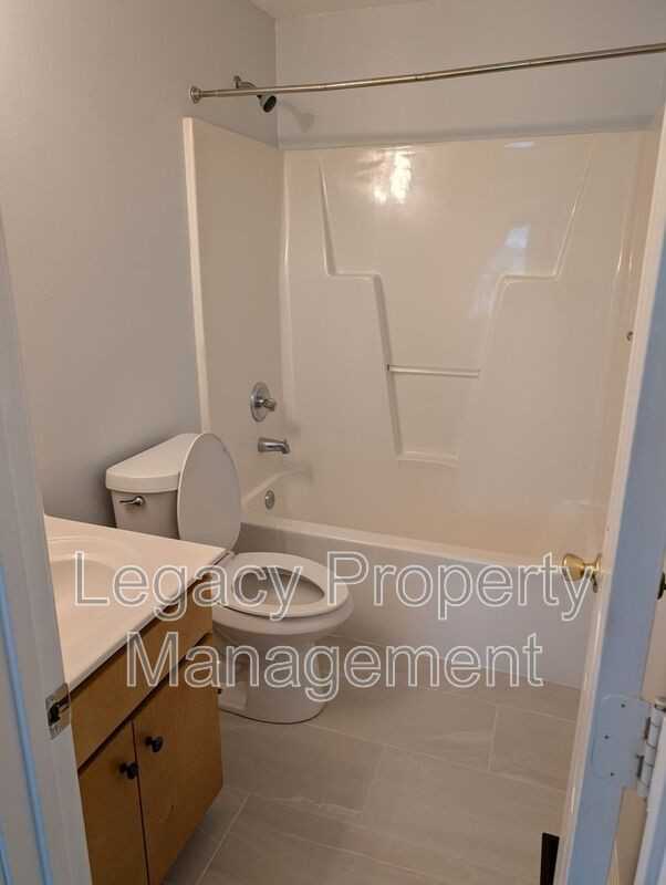 527 S Anthony St - Photo 6 of 11