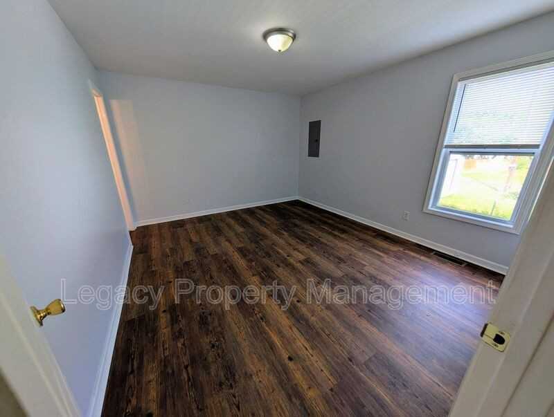 527 S Anthony St - Photo 7 of 11