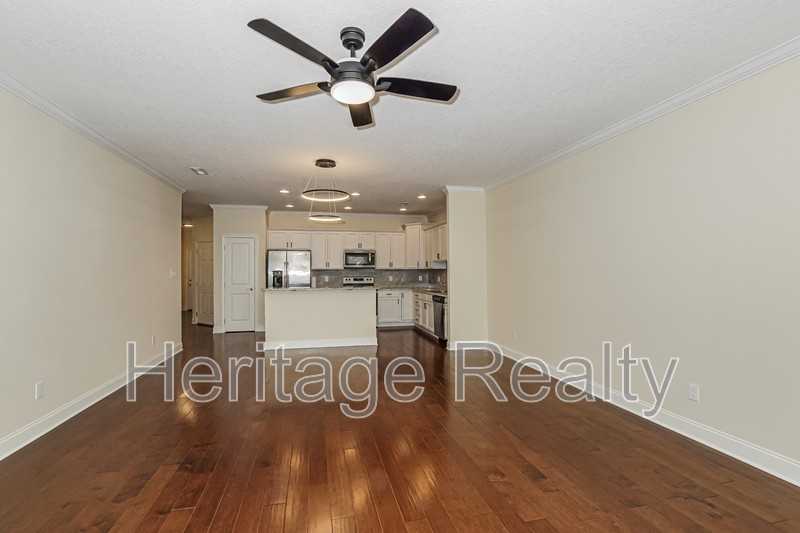 1430 Remington Grove Ln - Photo 2 of 24