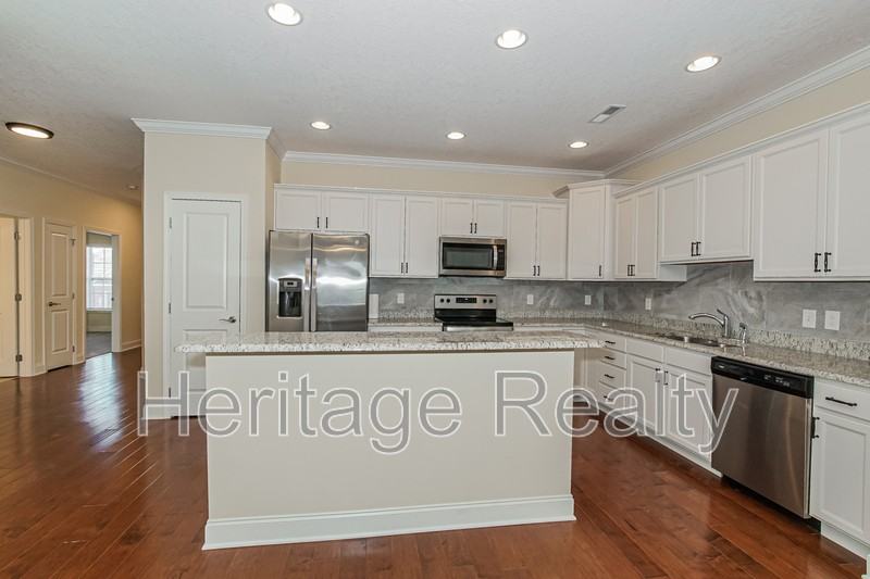 1430 Remington Grove Ln - Photo 3 of 24