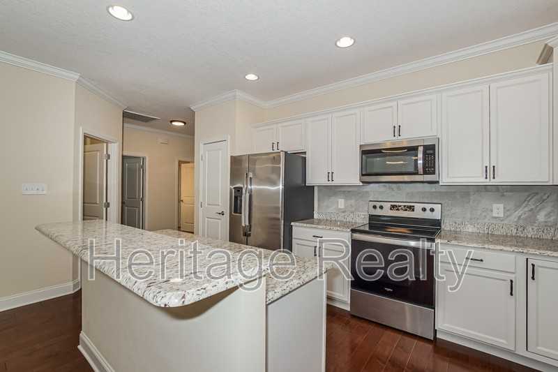 1430 Remington Grove Ln - Photo 5 of 24