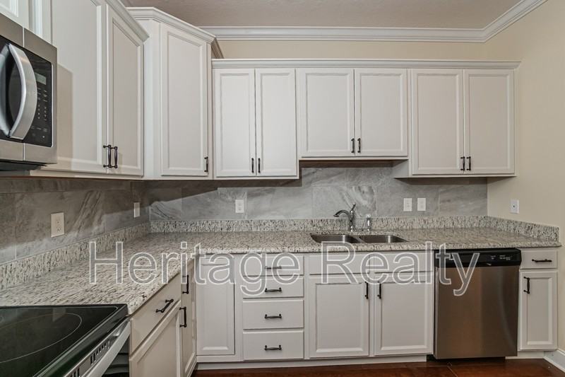 1430 Remington Grove Ln - Photo 6 of 24