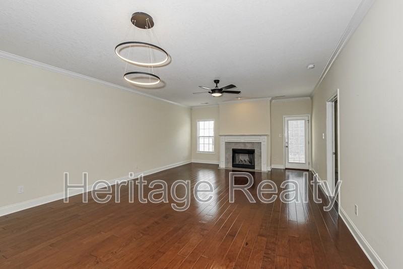 1430 Remington Grove Ln - Photo 7 of 24