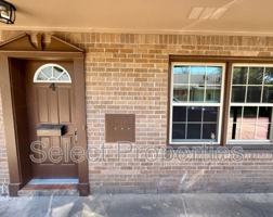 featured image of 819 W Matthews Ave #4