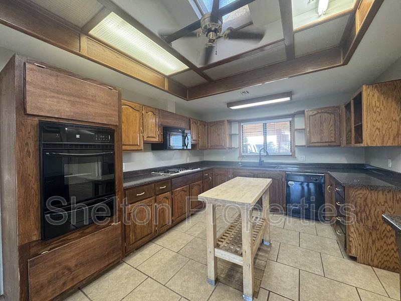 2910 N 193rd Ave - Photo 2 of 20