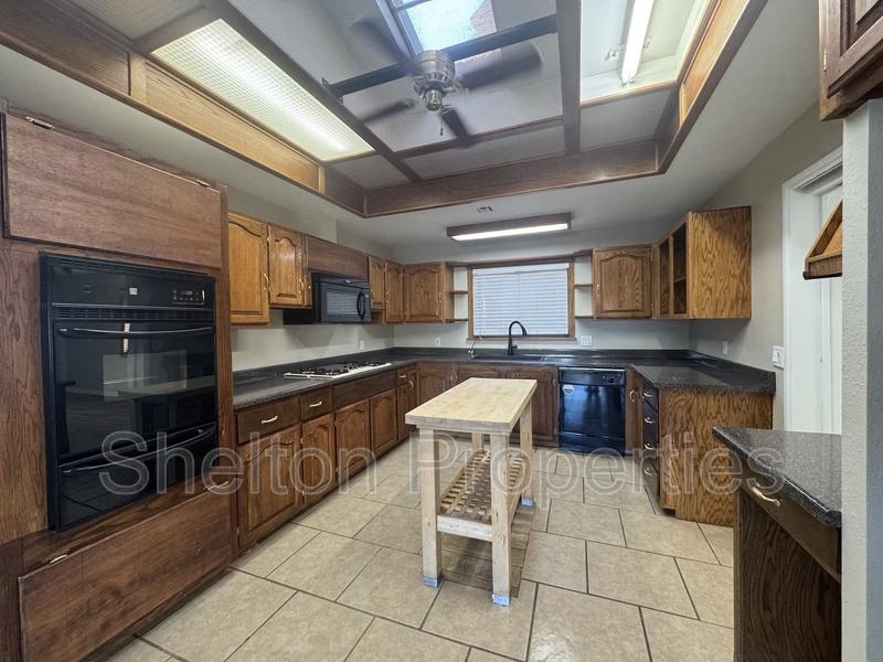 2910 N 193rd Ave - Photo 3 of 20