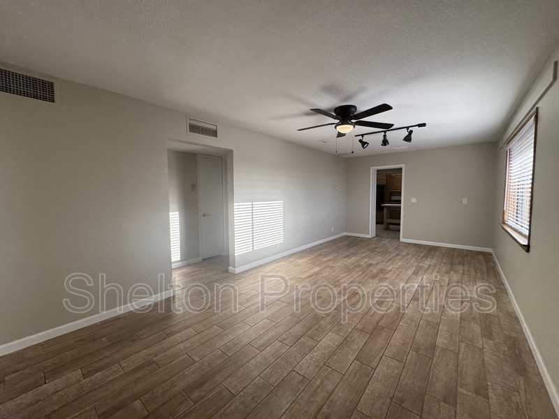 2910 N 193rd Ave - Photo 4 of 20