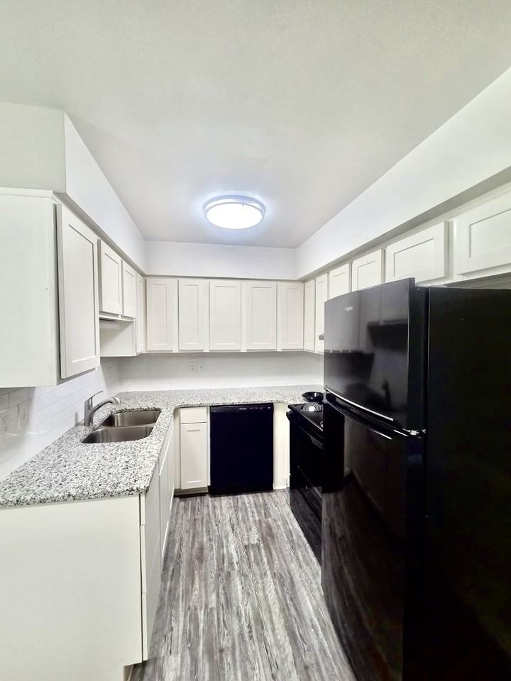 501 Greenbriar Road TRIAD - Photo 6 of 9