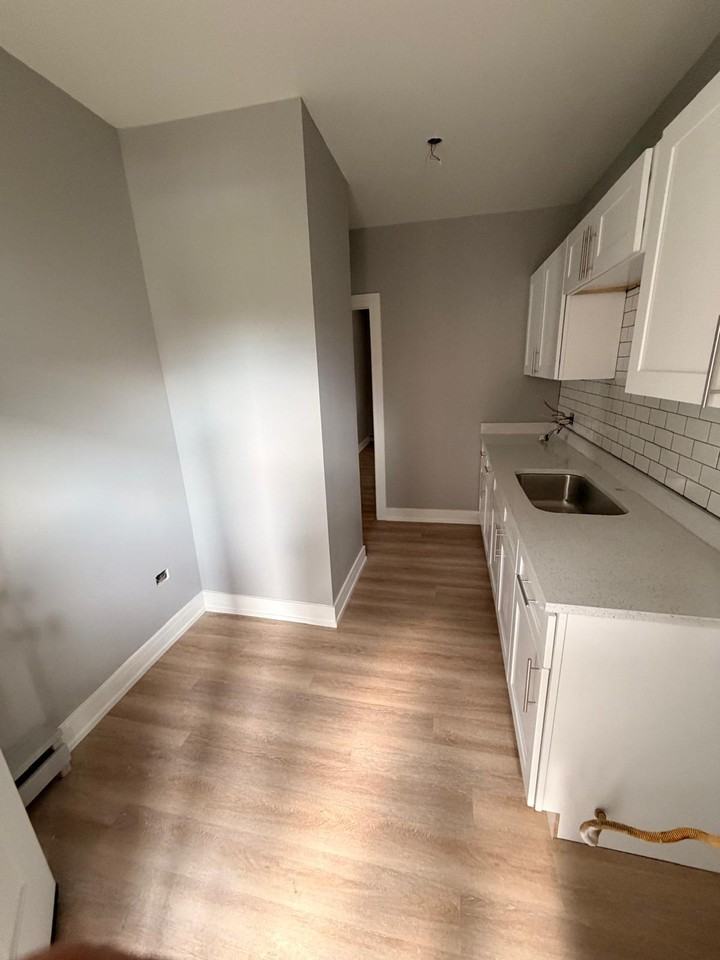 823 East 46th Street - Photo 2 of 9