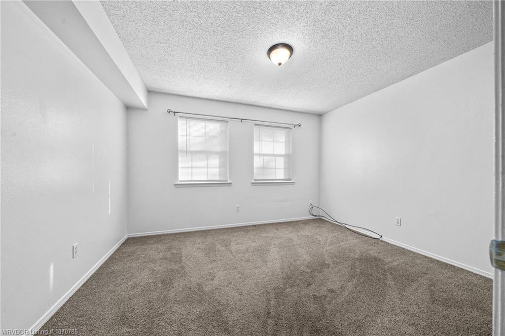 302 South Pocola Boulevard - Photo 5 of 7