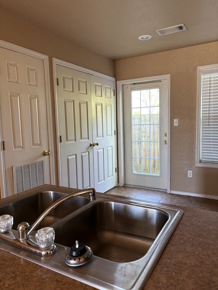 501 Countryside Lane - Photo 3 of 6