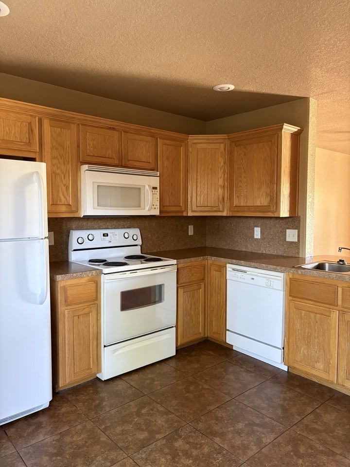 501 Countryside Lane - Photo 4 of 6