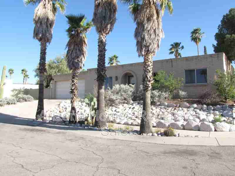 302 N Banff Ave - Photo 3 of 10