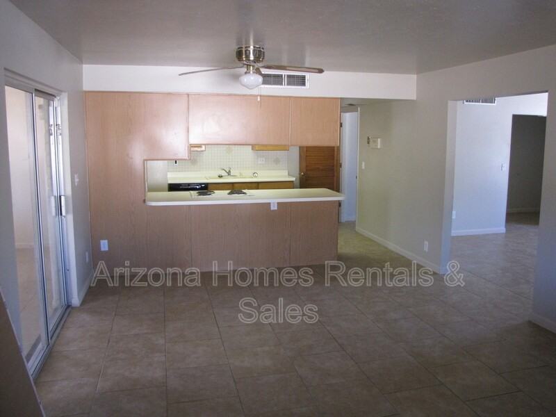 302 N Banff Ave - Photo 6 of 10