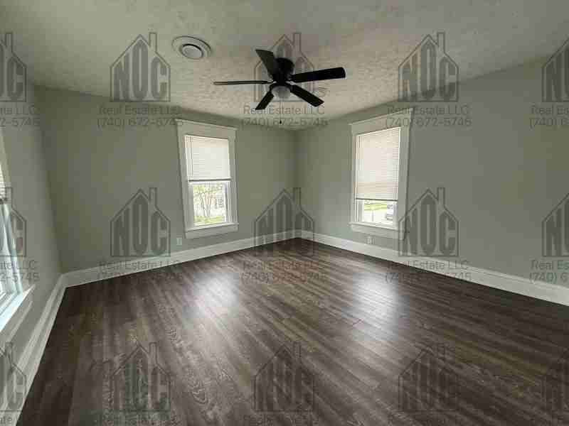 160 1/2 Lake St - Photo 4 of 13