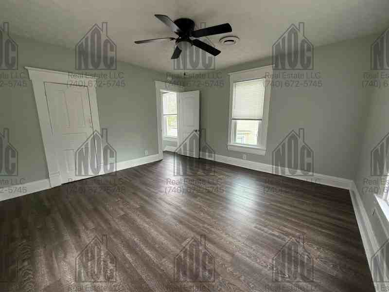 160 1/2 Lake St - Photo 5 of 13