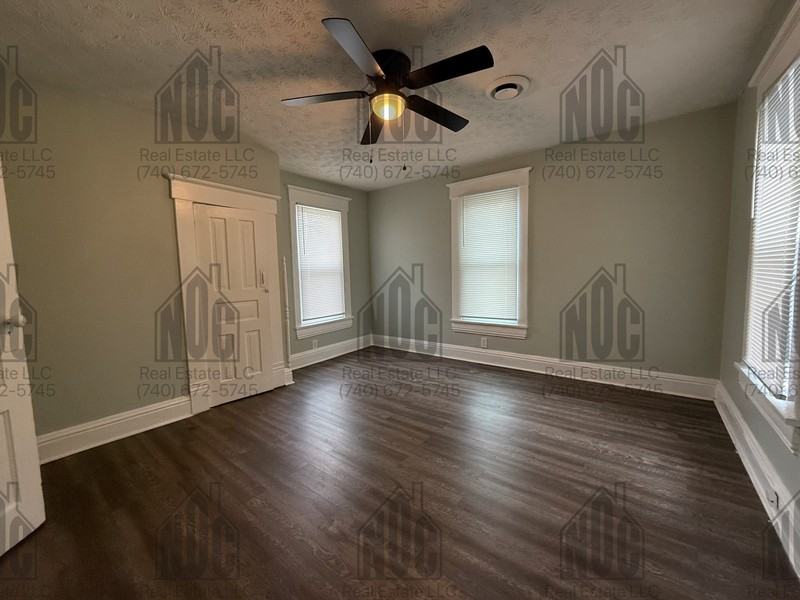 160 1/2 Lake St - Photo 7 of 13