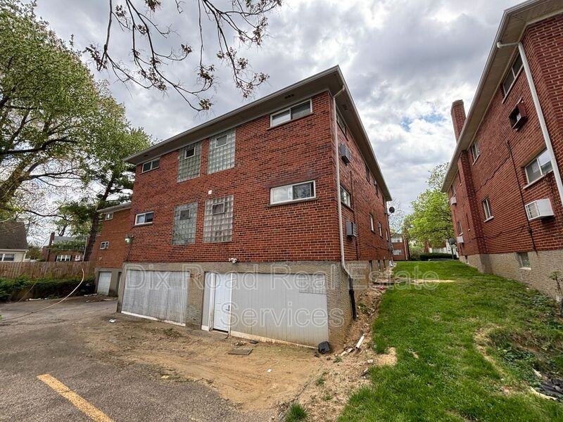1616 Pelham Pl - Photo 3 of 22