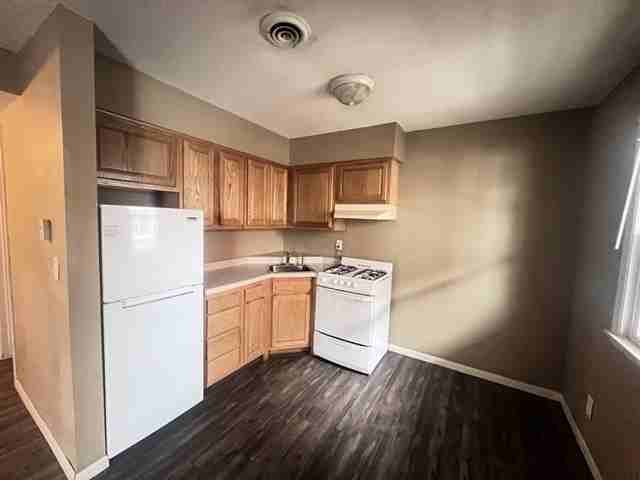 711 W CHURCH St. - Photo 2 of 50