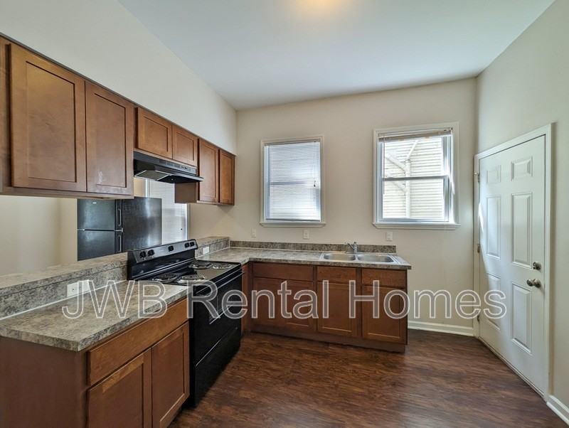 1926 Walnut St - Photo 2 of 15