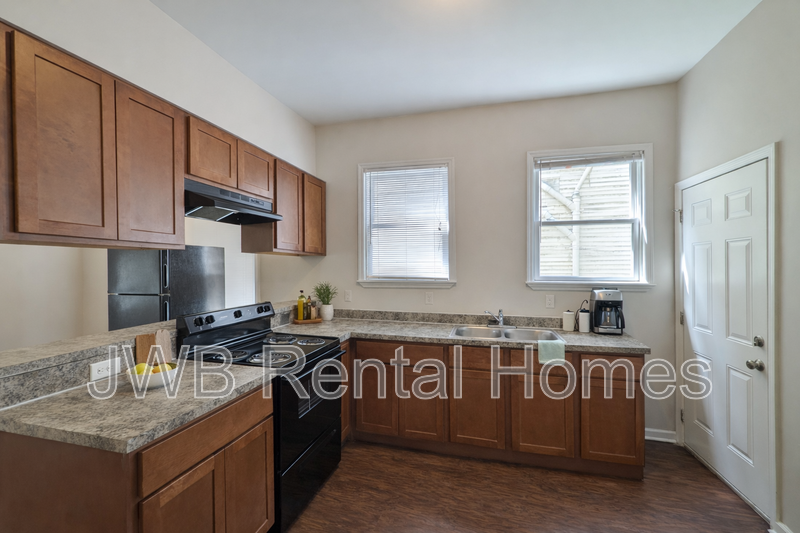 1926 Walnut St - Photo 3 of 15