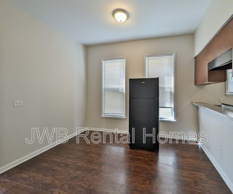 1926 Walnut St - Photo 4 of 15