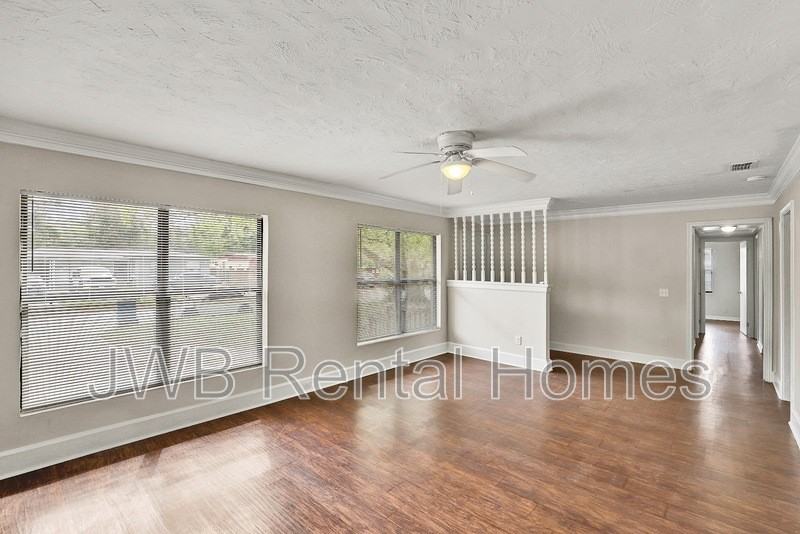 10256 Briarcliff Rd E - Photo 5 of 22