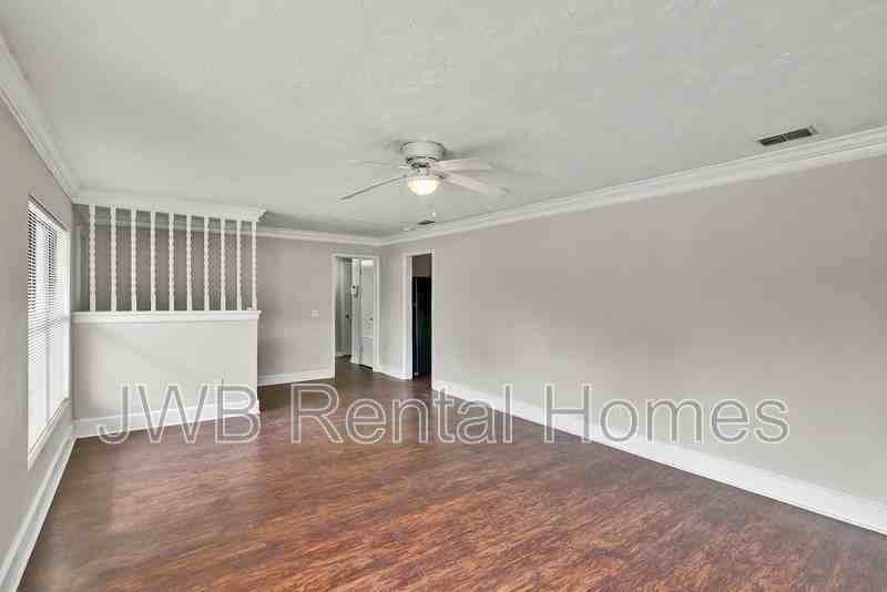 10256 Briarcliff Rd E - Photo 6 of 22