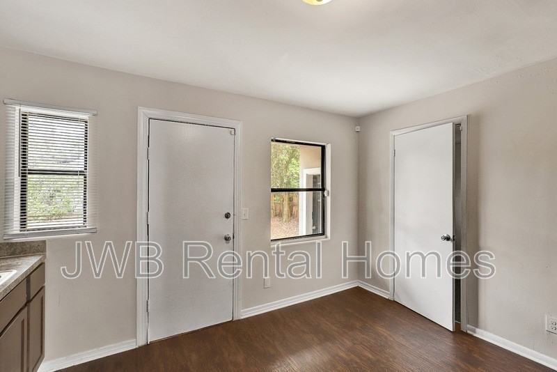 10256 Briarcliff Rd E - Photo 7 of 22