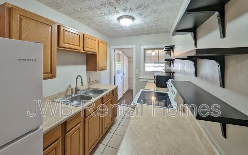 2941 Selma St #1 - Photo 3 of 11