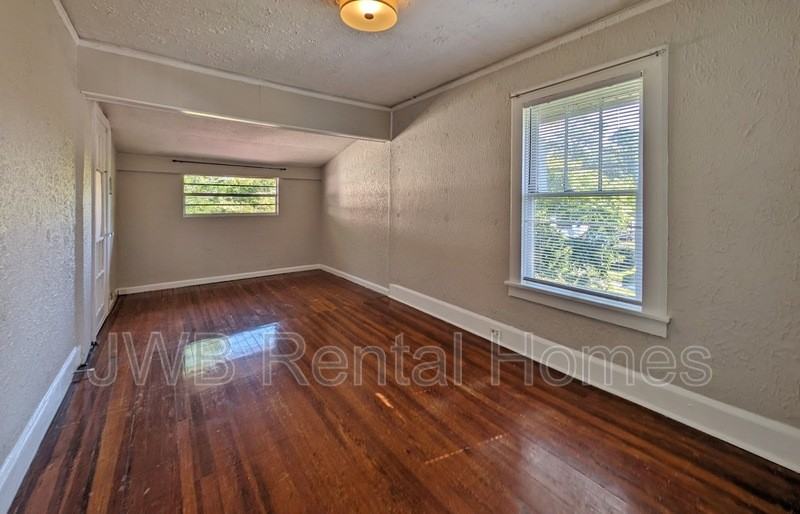 2941 Selma St #1 - Photo 7 of 11