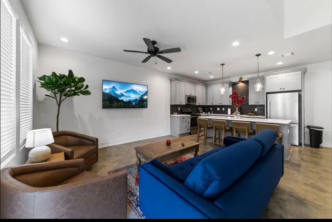 502 Highland Oaks Lane #A - Photo 3 of 17